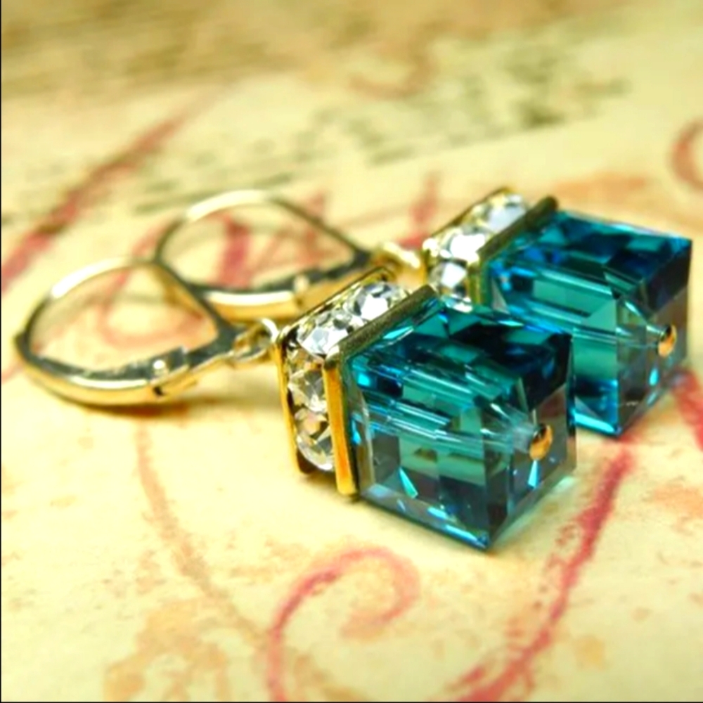 Box Green Glass Dangling Earrings